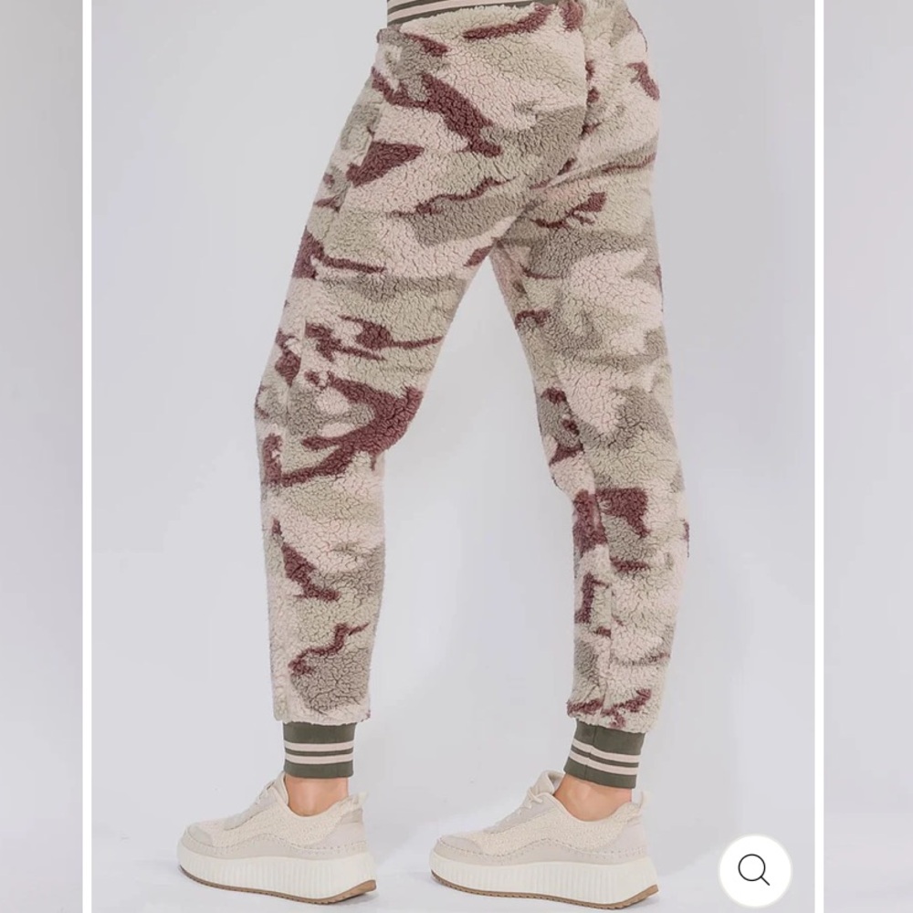 Camo Print Fleece Joggers with Striped Waistband, warm and soft. Thick fabric - Picture 3 of 7